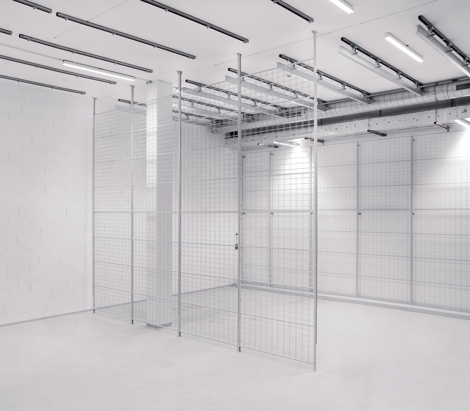 Free-standing static mesh panels permanently mounted with ceiling fixing