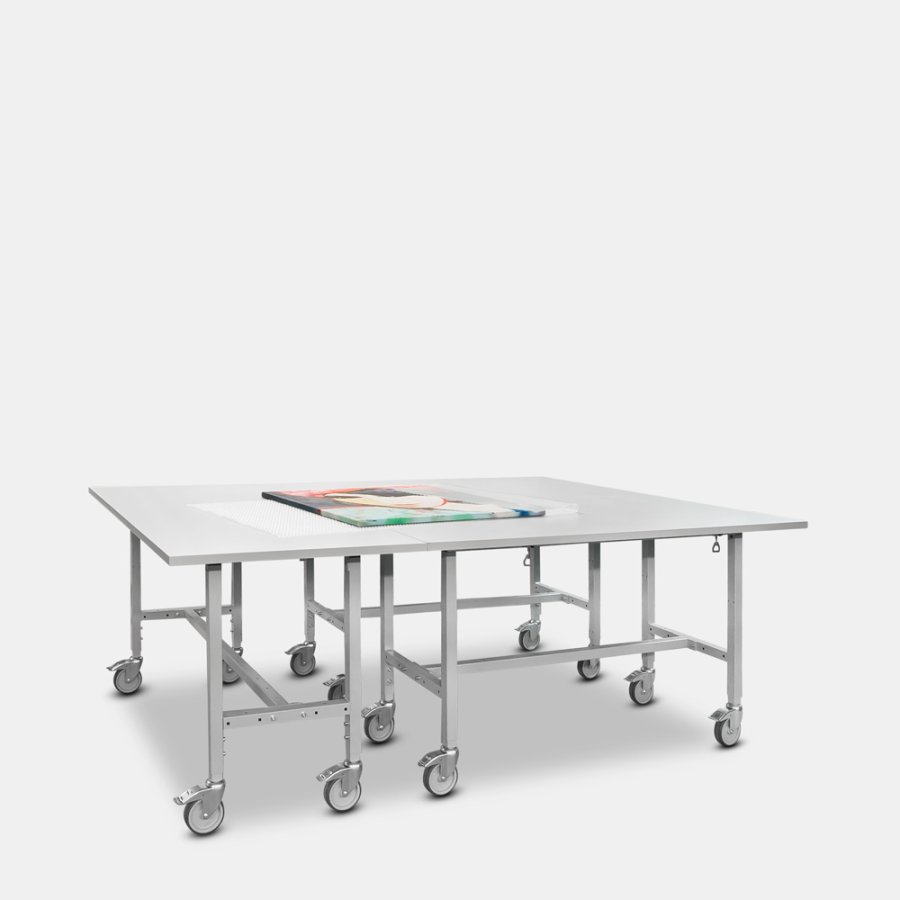 Flexible table system for universal use