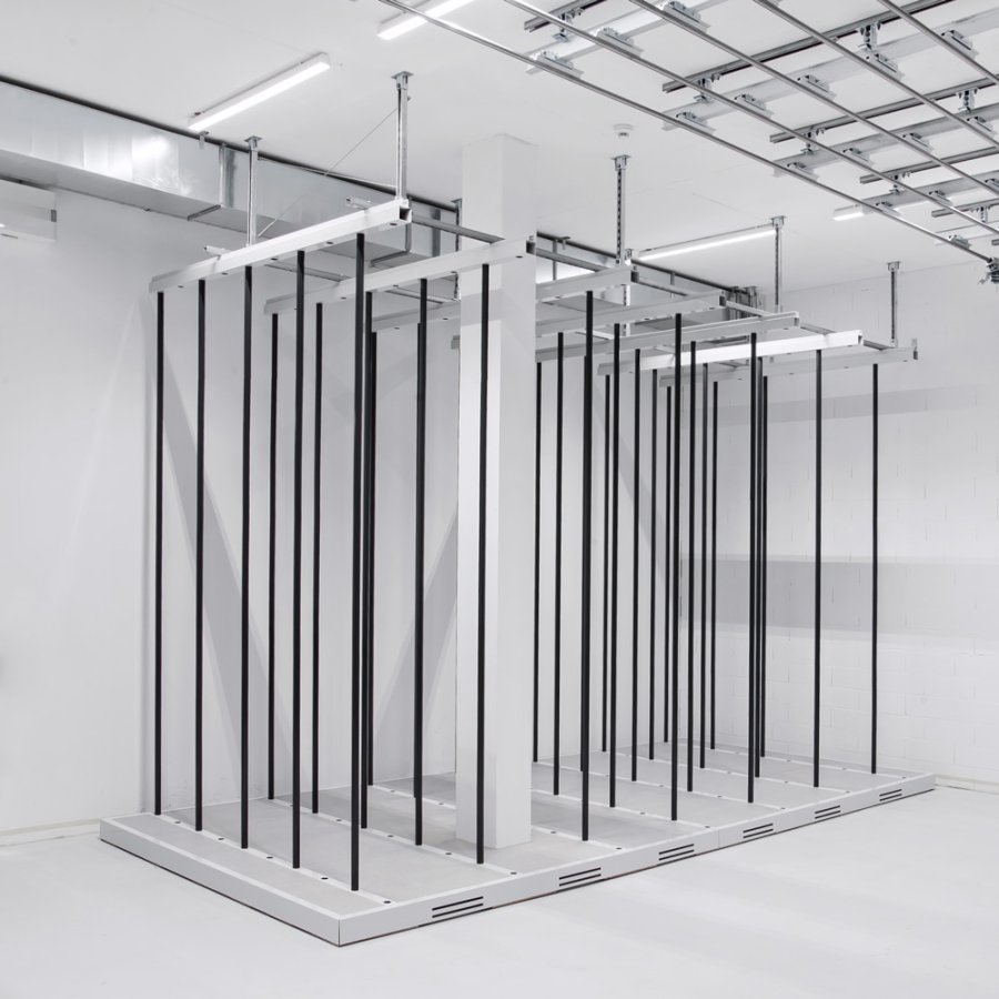 Overview - shelf rack and pole rack with poles and mixed dividers